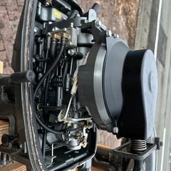 ボートとエンジンの画像