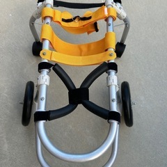 ペット　犬の歩行器　車イス　4輪顎乗せ付きの画像