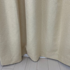 カーテン厚手遮光防炎180✖️105金具付き　２枚組
の画像