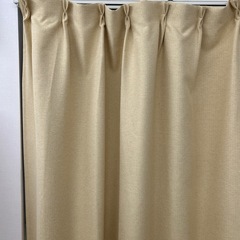 カーテン厚手遮光防炎180✖️105金具付き　２枚組
の画像
