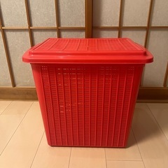 【決まりました】
蓋付き　プラスチックカゴ 
