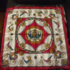 横須賀🆗トラサルディのスカーフ