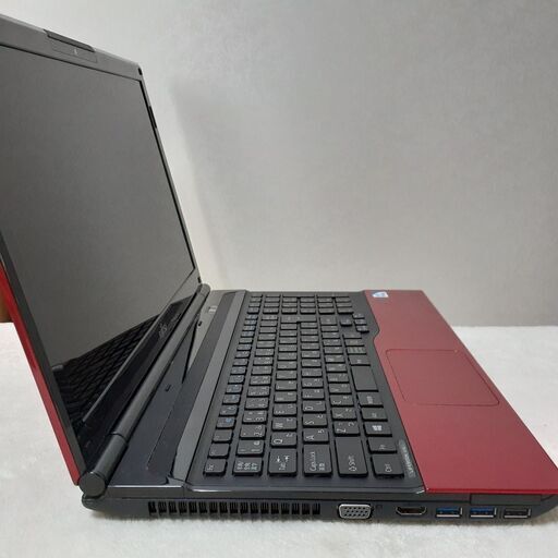 FUJITSU　15インチ　綺麗なレッド　Pentium　8GB　SSD　カメラ　Wi-Fi　マルチ　Microsoft office