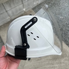 フェイスカバー付きヘルメットの画像