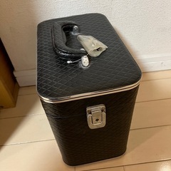 メイクボックス　鍵付き　化粧用具入れ　鏡付き