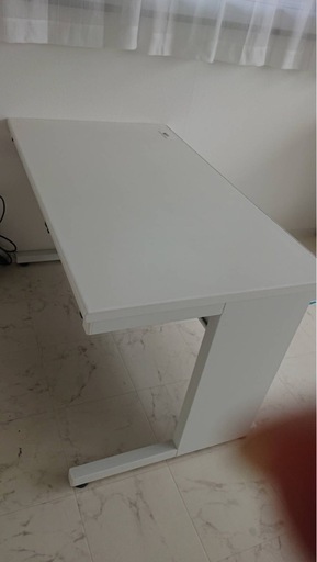 オフィスデスクW1000×D600xH700(mm) 中古品 KOKUYO製の平机 引きだしあり カラー：ホワイト W1000のシンプルな平机　札幌