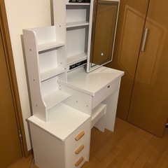 ドレッサー 
