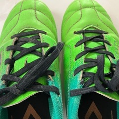 adidas  サッカーシューズの画像