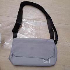 ショルダーバッグ 薄めグレー 新品 ★男女兼用