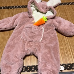 ニンジン付きウサギ着ぐるみカバーオールの画像