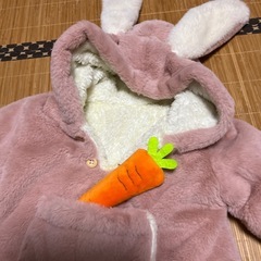 ニンジン付きウサギ着ぐるみカバーオールの画像