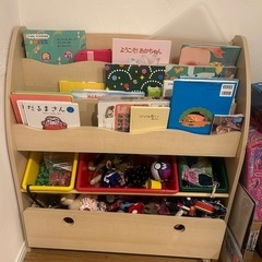 絵本　おもちゃ棚の画像