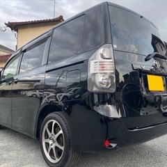 初売り2日から‼️‼️月々1.2万円〜分割払い可❗️車検2年付き！大人気☆トヨタ ヴォクシー ☆SDナビ付き☆走行中DVD見れます☆ETC付き☆両側電動スライドドア付き☆社外アルミホイール装着☆ドライブレコーダー付きのフル装備☆車内広々三列シート‼️の画像