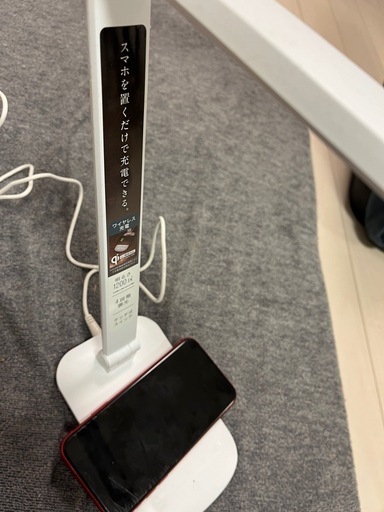 置くだけでスマホが充電出来るスタンドライト
