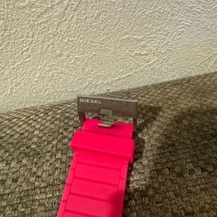 ディーゼル時計diesel ほぼ新品！DIESEL ピンク シリコン腕時計 DZ1433の画像