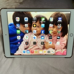 Apple iPad 第7世代 128GB ゴールド 10.2” Wi-Fi.。OS 18.0.1。良い状態。傷はありません。の画像