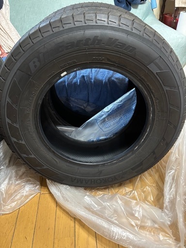 キャラバン　夏タイヤ　195/80r15 新車外し