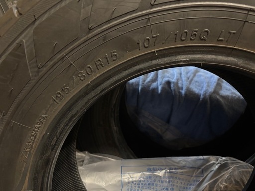 キャラバン　夏タイヤ　195/80r15 新車外し