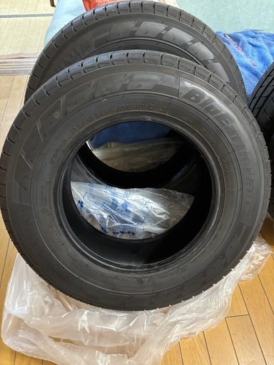 キャラバン　夏タイヤ　195/80r15 新車外し