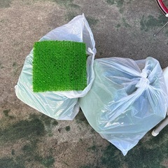 3つ以上購入で半額　人工芝　30枚くらい