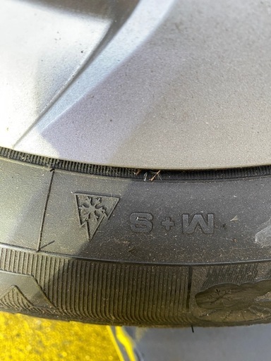 トヨタzvw30 30プリウス 後期 15インチ純正アルミホイール オールシーズンタイヤ付 195/65R15 タイヤ2019年39周