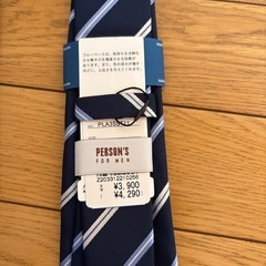 防虫カバーとネクタイの画像