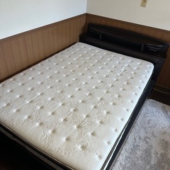 ダブルベッド　　　　