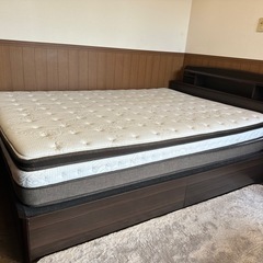 ダブルベッド　　　　の画像