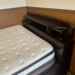 ダブルベッド　　　　の画像