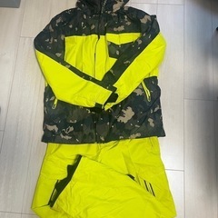 BILLABONG 迷彩柄蛍光イエロースノーボードウェアセット BILLABONG 迷彩柄蛍光イエロースノーボードウェアセット
