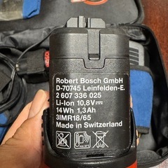 ボッシュ　10.8Vバッテリー、充電器、ケースの画像