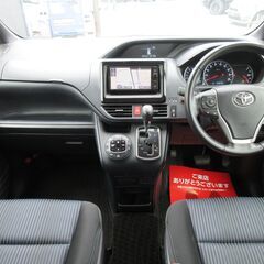 トヨタ　ノア　Ｓｉ★1年保証★ロードサービス付　純正ＳＤナビ　地デジ　バックカメラ　Ｂｌｕｅｔｏｏｔｈ　純正後席モニター　両側パワースライド　アイドリングストップ　スマートキー　オートエアコン　オートライト　ＬＥＤヘッド　純正１６ＡＷの画像