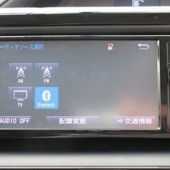 トヨタ　ノア　Ｓｉ★1年保証★ロードサービス付　純正ＳＤナビ　地デジ　バックカメラ　Ｂｌｕｅｔｏｏｔｈ　純正後席モニター　両側パワースライド　アイドリングストップ　スマートキー　オートエアコン　オートライト　ＬＥＤヘッド　純正１６ＡＷの画像