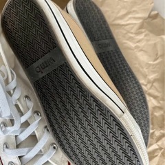 ベージュスニーカーの画像