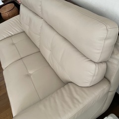 ニトリ　ソファ三人掛け　革張りの画像