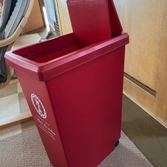 ゴミ箱の画像