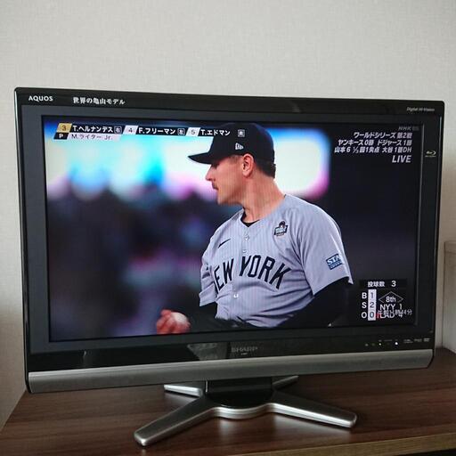 Blu-ray録画 再生OK！ ブルーレイ内臓AQUOS　SHARP シャープ 32型液晶テレビ 2009年製　説明書 リモコン付　希望者には録画用Blu-rayディスク11枚プレゼント！