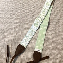 パナソニック カメラ　ショルダーストラップ ローラアシュレイ　花柄の画像