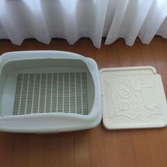 猫トイレ　中古品(たぶん猫は未使用)