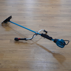 makita マキタ 40Vmax 4.0Ah 255mm 充電式草刈機 左右非対称Uハンドル 充電器・バッテリ1個付 MUR001GRM 未使用品 店頭引き取り限定・石川県野々市市 【工具専門店 テイクハンズ金沢野々市店】の画像
