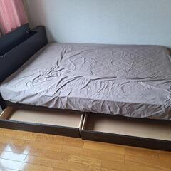 ダブルベッドの画像