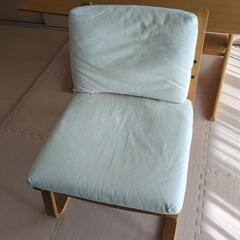 無印良品リビングでもダイニングでもつかえるテーブル＆ソファチェア一脚の画像