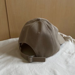 キャップ　ベージュの画像