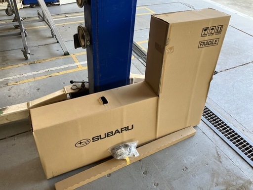 スバル　レガシィ　アウトバック　AWD 2.5L 2.5i EyeSight  紺  フロントフェンダー　
