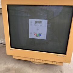【無料】22型ブラウン管モニター、17型液晶モニターの画像