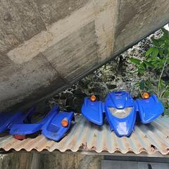 バギー50ccエンジン公道仕様車です。エンジンのかかりが悪いですが、かかると調子が良いですよ。ほとんどのりませんのでその為かと思います。予備エンジンにワイヤーと青の外装有ります。の画像
