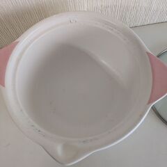 イチゴ柄の一人用蓋付き小鍋の画像