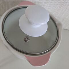 イチゴ柄の一人用蓋付き小鍋の画像