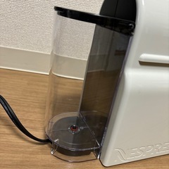 ネスプレッソ コーヒーメーカー C40 ホワイトの画像