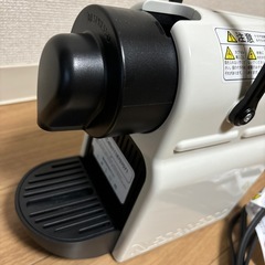 ネスプレッソ コーヒーメーカー C40 ホワイトの画像